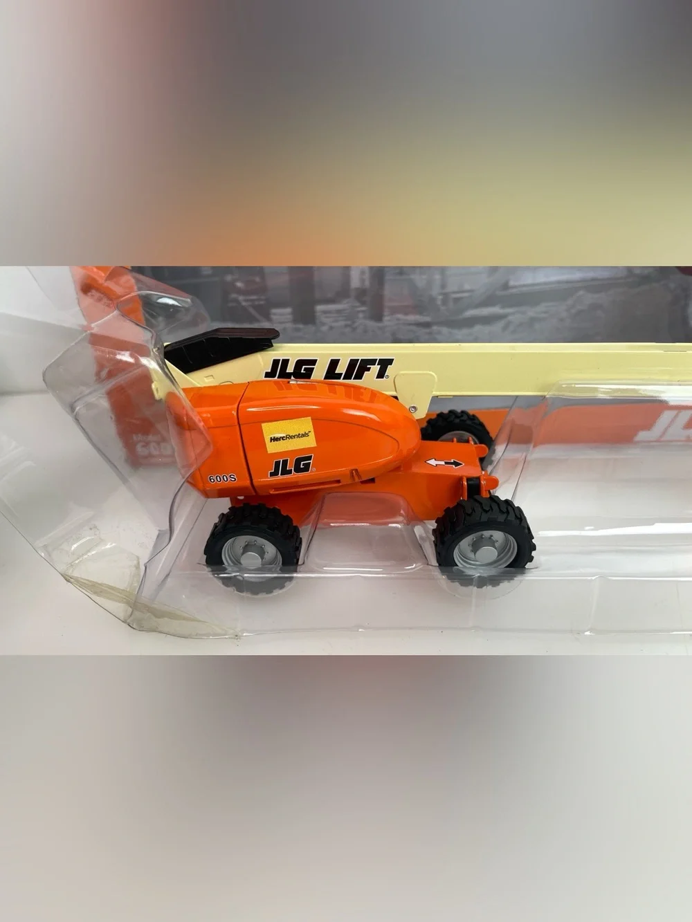 RARE JLG 2015 600S Telescopic Boom Lift 1:32 Scale Collectible Die Cast Series 4